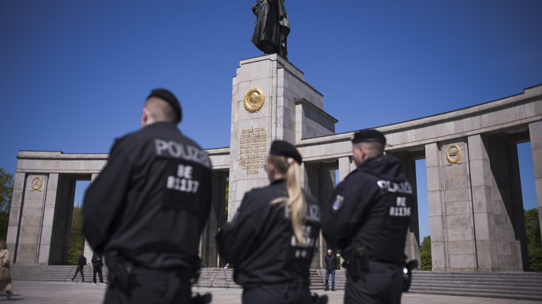 Ο πρώην πρεσβευτής της Ουκρανίας στο Βερολίνο επικρίνει τη Γερμανία επειδή δεν τιμά επαρκώς του Ουκρανούς πεσόντες στον Β΄ Π.Π.